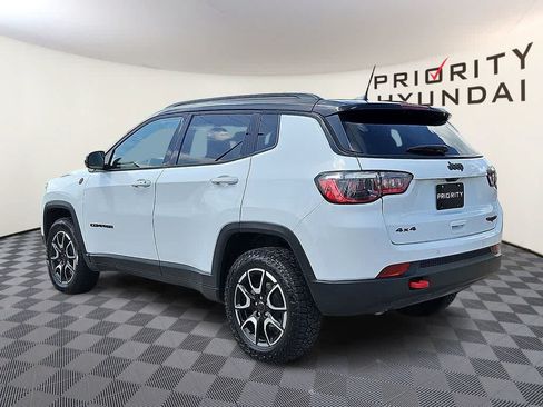 Used 2025 Jeep Compass Trailhawk AWD/4WD image 6