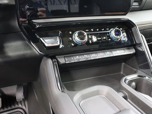 Used 2025 GMC Sierra 2500 AT4 image 66