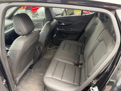 Used 2024 Buick Envista Sport Touring w/ Convenience I Package FWD image 18