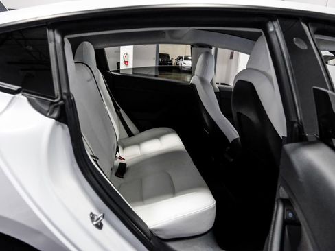 Used 2021 Tesla Model 3 Long Range image 32