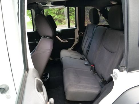 Used 2015 Jeep Wrangler Unlimited Sport image 18