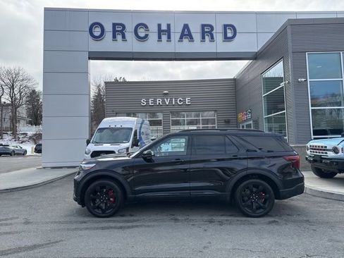 Used 2024 Ford Explorer ST w/ Equipment Group 401A image 2