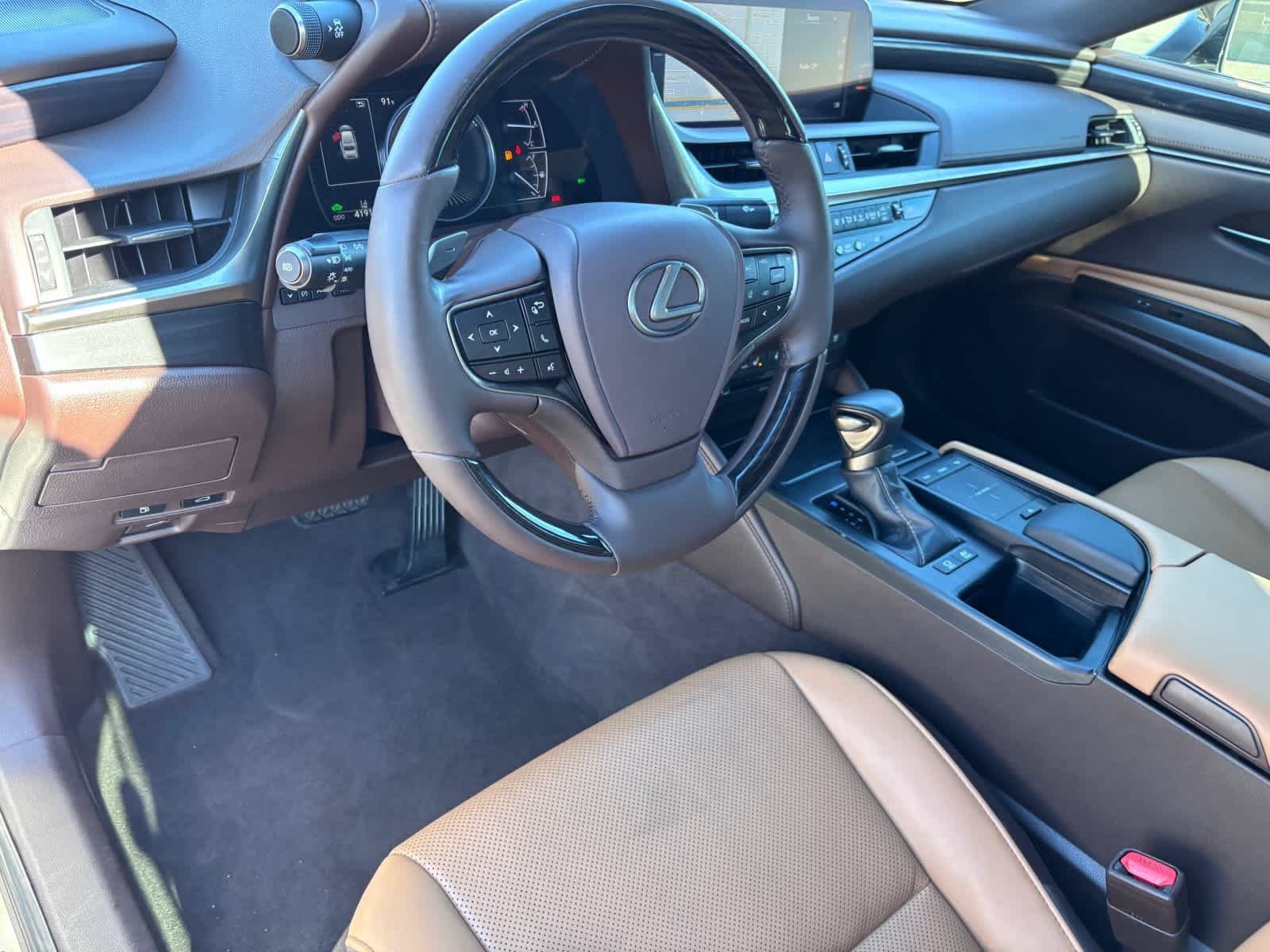 Used 2019 Lexus ES 300h w/ Premium Package FWD image 18