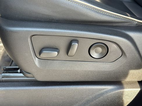 Used 2022 GMC Yukon SLT w/ SLT Premium Package image 14