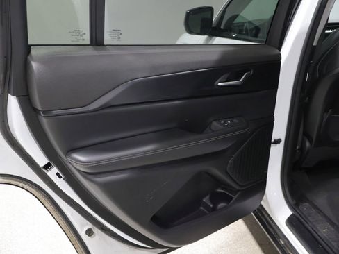 Used 2023 Jeep Grand Cherokee L Laredo image 19