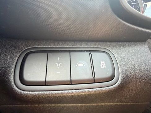 Used 2021 Hyundai Venue SE FWD image 18