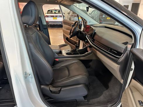 Used 2026 Kia Carnival FWD image 39