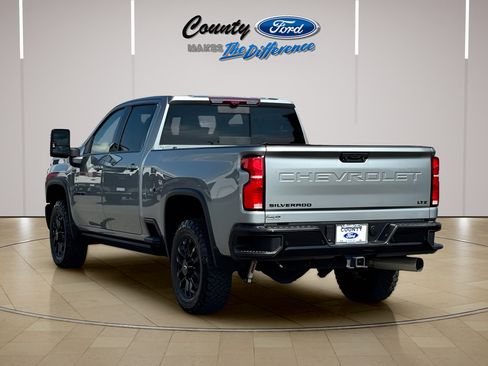 Used 2025 Chevrolet Silverado 2500 LTZ w/ LTZ Plus Package AWD/4WD image 7