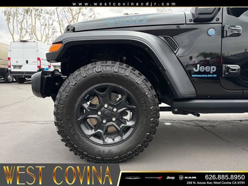Used 2023 Jeep Wrangler Unlimited w/ 8.4" Radio Group AWD/4WD image 9