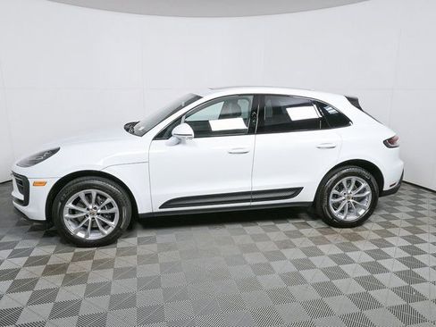 Certified 2025 Porsche Macan image 2