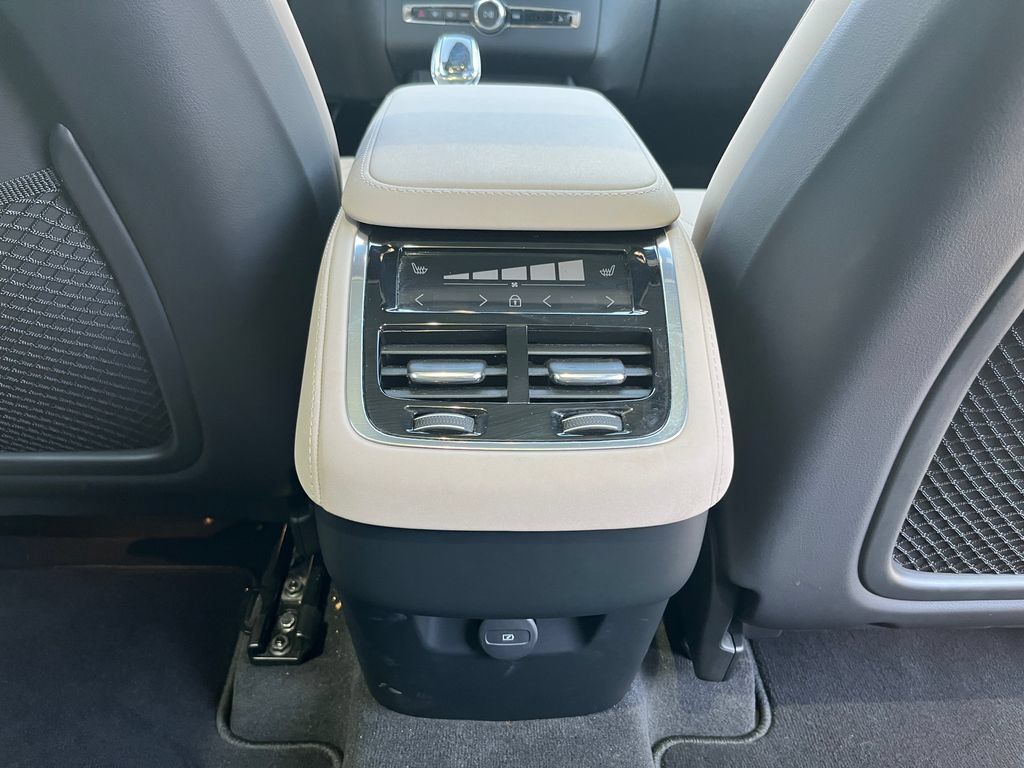 Used 2025 Volvo XC90 B5 Core w/ Protection Package Premier AWD/4WD image 24
