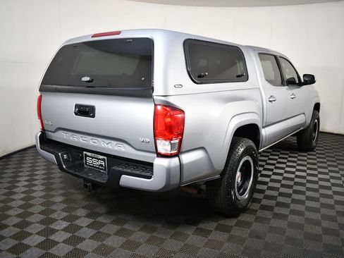 Used 2017 Toyota Tacoma SR image 7