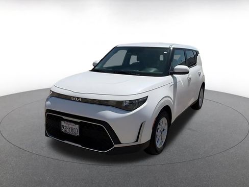 Used 2025 Kia Soul LX w/ LX Technology Package FWD image 7