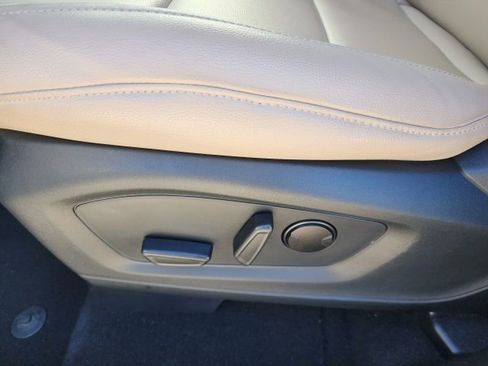 Used 2020 Ford Explorer XLT w/ Equipment Group 202A image 9