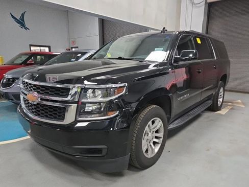 Used 2019 Chevrolet Suburban LT image 2