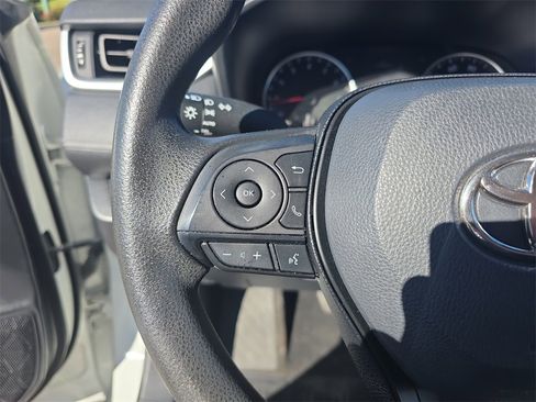 Used 2022 Toyota RAV4 XLE image 17