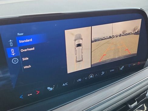 Used 2025 Chevrolet Suburban Z71 image 19