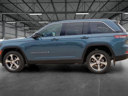 New 2026 Jeep Grand Cherokee Limited w/ MOPAR Finishing Package RWD image 2