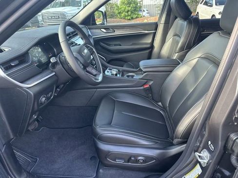 New 2025 Jeep Grand Cherokee Limited w/ Black Appearance Package image 9