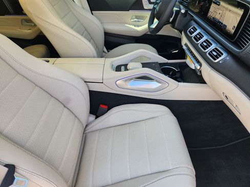 New 2026 Mercedes-Benz GLS 580 4MATIC image 15