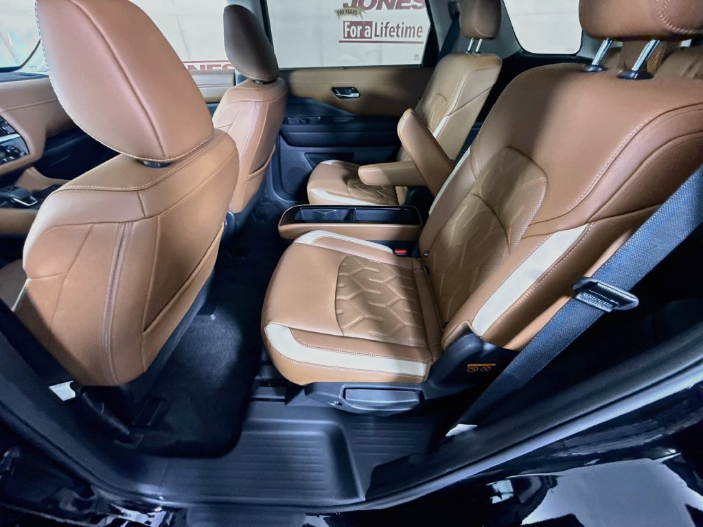 Certified 2026 Nissan Pathfinder Platinum AWD/4WD image 28