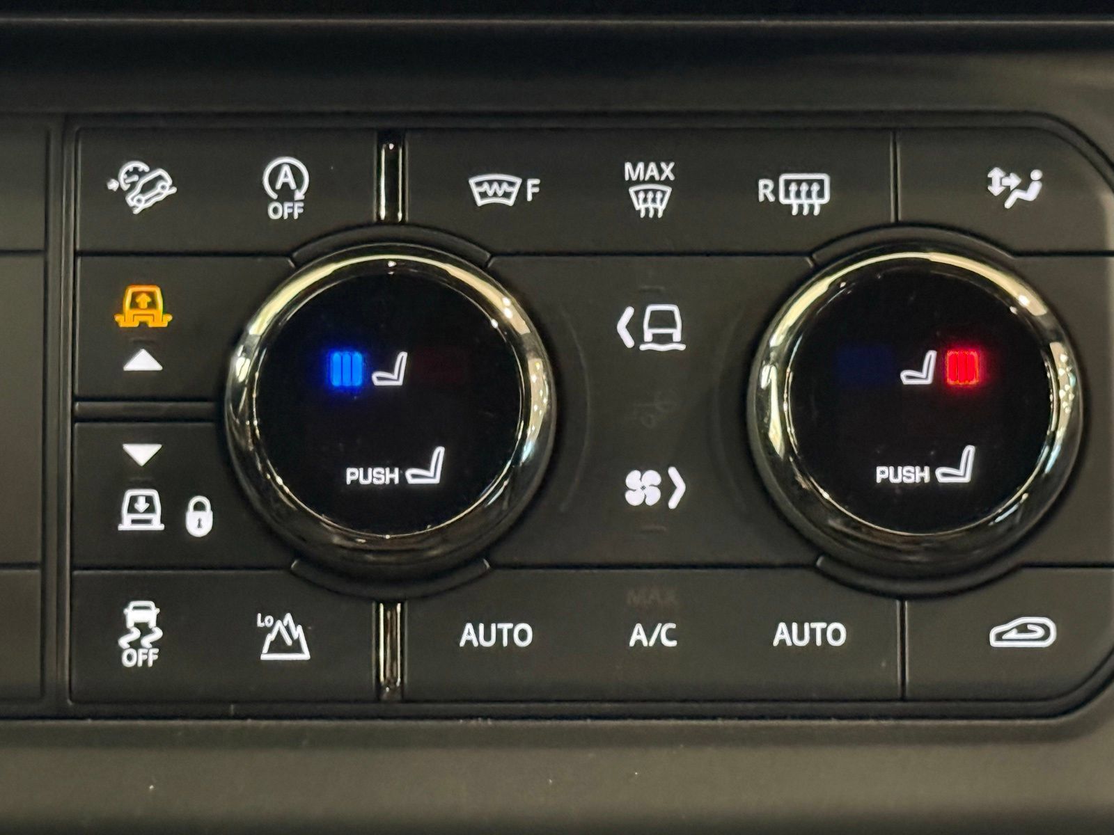 New 2026 Land Rover Defender 110 OCTA AWD/4WD image 31