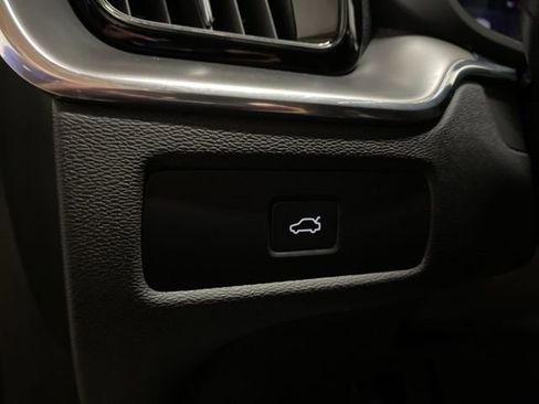 Used 2025 Volvo XC60 B5 Core image 36