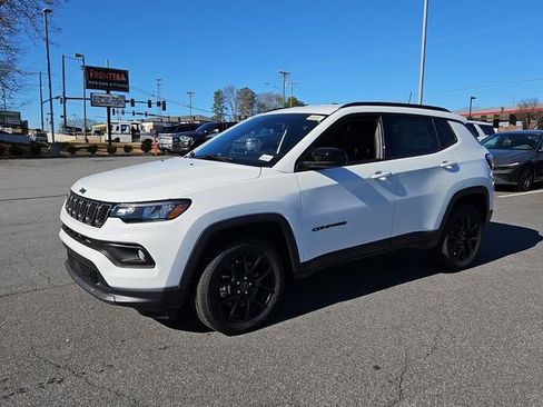 New 2026 Jeep Compass Latitude image 3