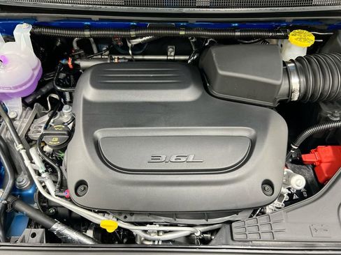 New 2026 Chrysler Pacifica Select AWD/4WD image 25
