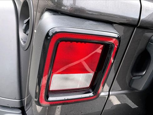 Used 2021 Jeep Wrangler Unlimited Sport AWD/4WD image 27