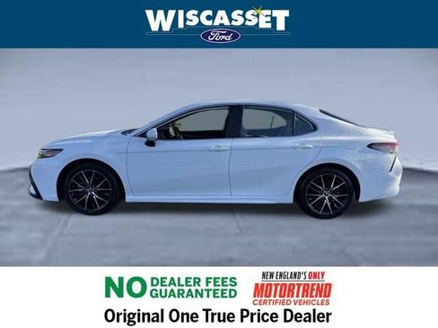 Used 2024 Toyota Camry SE w/ Convenience Package image 2