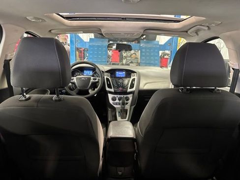 Used 2014 Ford Focus SE w/ SE Winter Package FWD image 13