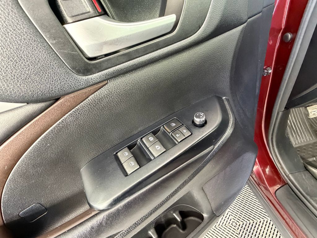 Used 2017 Toyota Highlander XLE AWD/4WD image 16