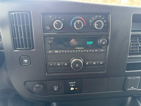 Used 2024 GMC Savana 2500 w/ Driver Convenience Package image 14