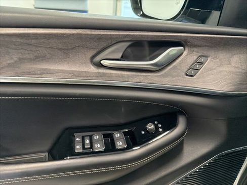 Used 2022 Jeep Grand Cherokee Overland image 34