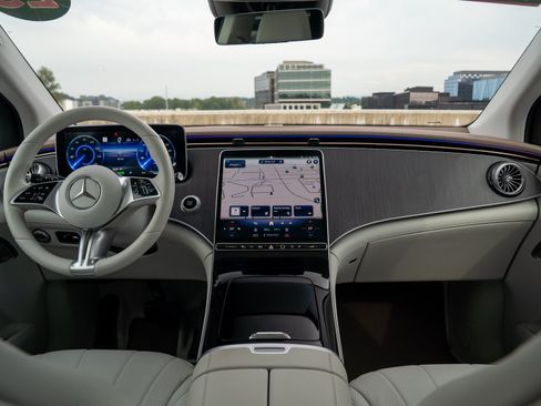 Certified 2023 Mercedes-Benz EQE 350+ 4MATIC SUV image 19
