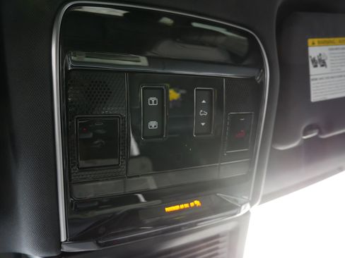 Used 2025 Land Rover Range Rover Sport Dynamic SE image 31