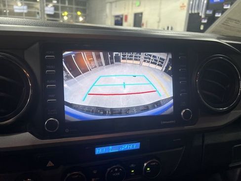 Used 2021 Toyota Tacoma TRD Sport w/ Technology Package image 25