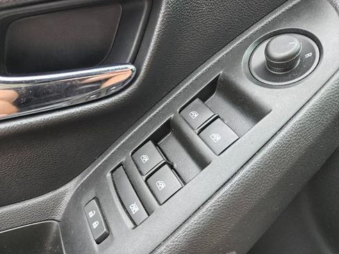 Used 2020 Chevrolet Trax LT w/ Redline Edition FWD image 36