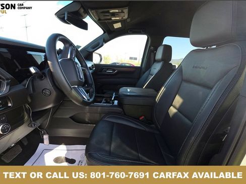 Used 2025 GMC Yukon XL Denali AWD/4WD image 4