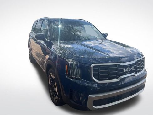 Used 2023 Kia Telluride S w/ S Sunroof Package image 2