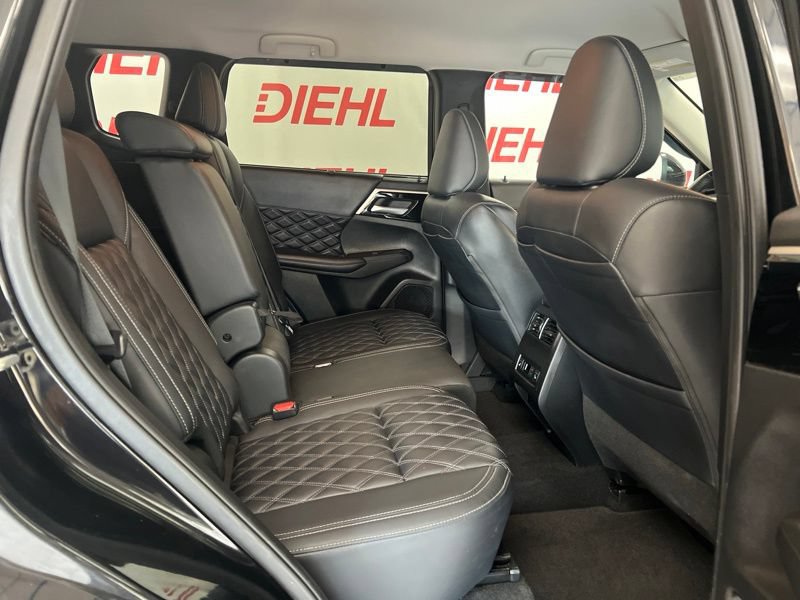 Used 2024 Mitsubishi Outlander SEL AWD/4WD image 11