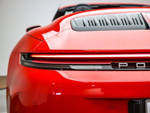 Used 2025 Porsche 911 Carrera RWD image 8