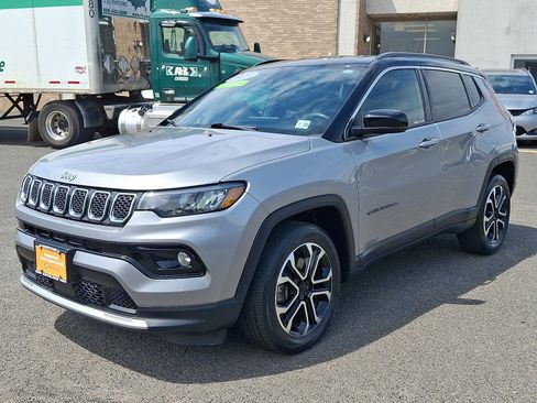 Certified 2023 Jeep Compass Limited AWD/4WD image 3