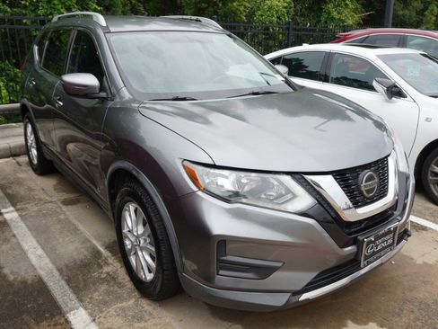 Used 2018 Nissan Rogue SV FWD image 3