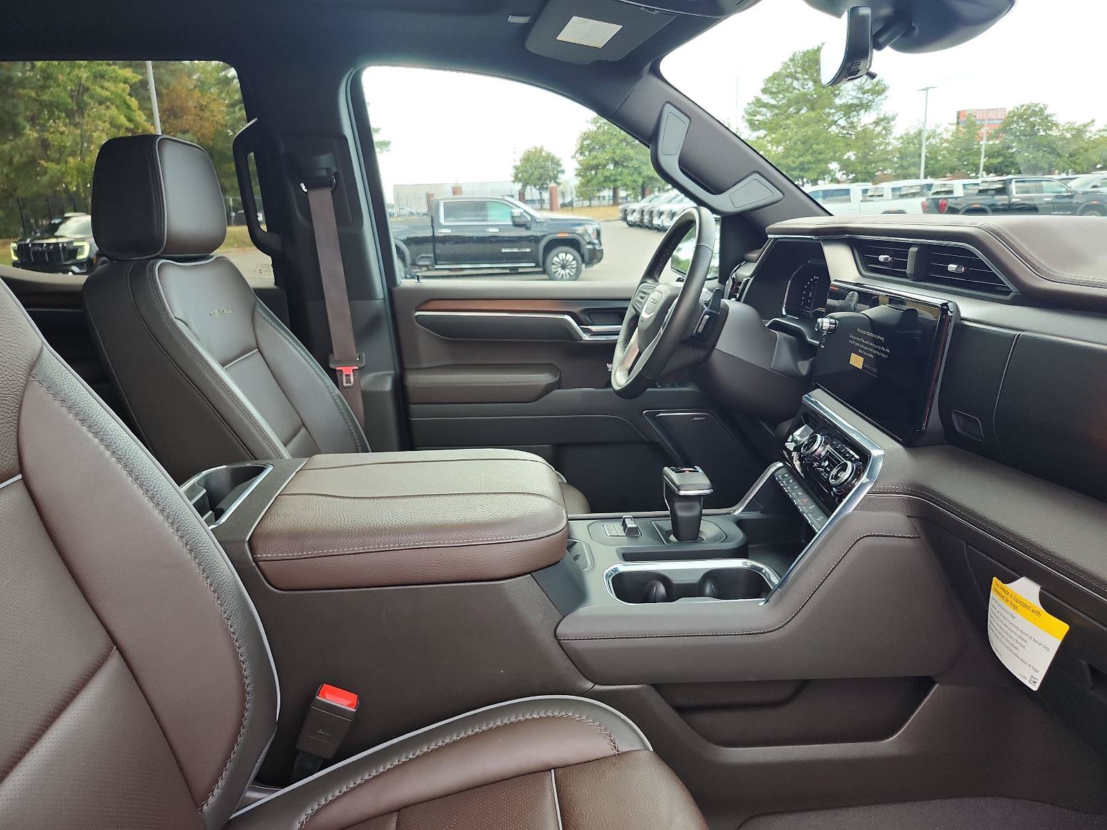 Used 2025 GMC Sierra 1500 Denali w/ Denali Reserve Package AWD/4WD image 9