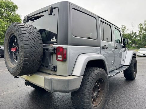 Used 2015 Jeep Wrangler Unlimited Sahara w/ Connectivity Group AWD/4WD image 4