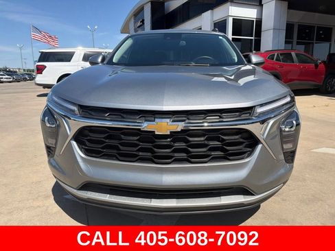 Used 2026 Chevrolet Trax LT w/ LT Convenience Package FWD image 8