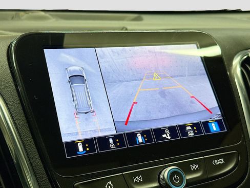 Used 2023 Chevrolet Equinox Premier AWD/4WD image 17