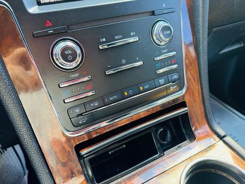 Used 2015 Lincoln Navigator 2WD image 22